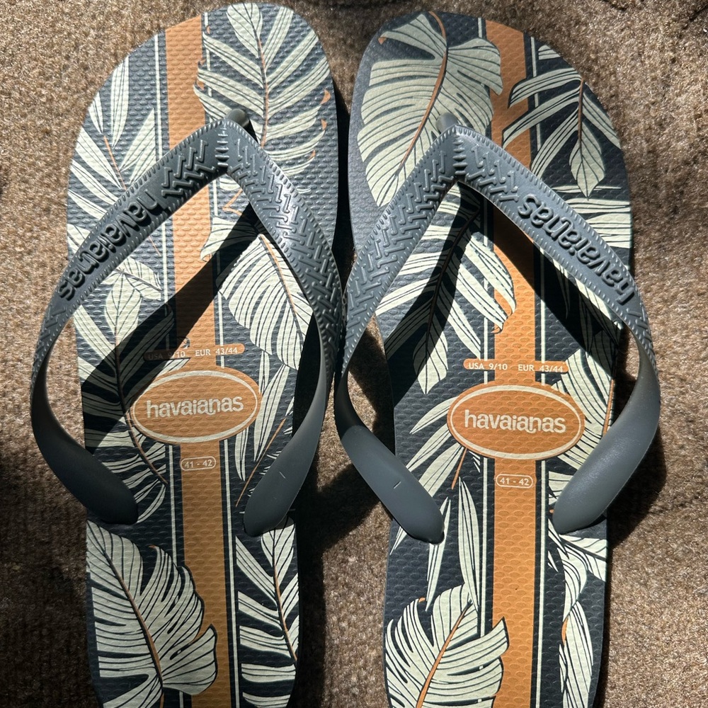 Havaianas Tropical Leaf Flip Flops - Gray and Tan Men’s 9-10 (41-42) - Picture 6 of 6